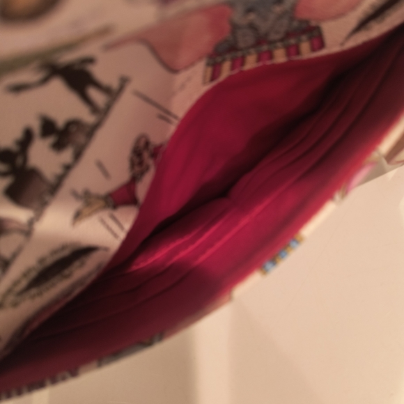 Women's Cartoon Print Crossbody Bag - Picture 8 of 9